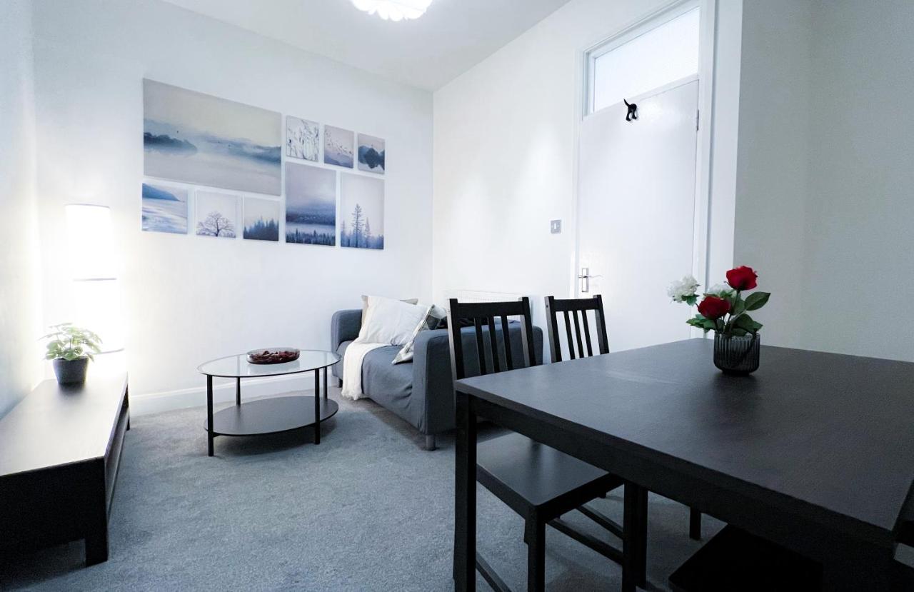 Stylish 3 Bed Flat With Garden Daire Londra Dış mekan fotoğraf