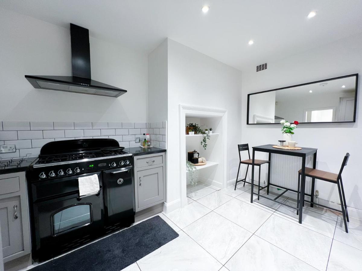 Stylish 3 Bed Flat With Garden Daire Londra Dış mekan fotoğraf