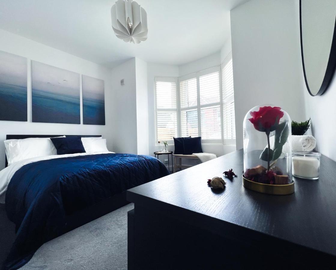 Stylish 3 Bed Flat With Garden Daire Londra Dış mekan fotoğraf