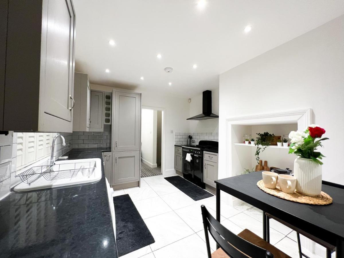 Stylish 3 Bed Flat With Garden Daire Londra Dış mekan fotoğraf